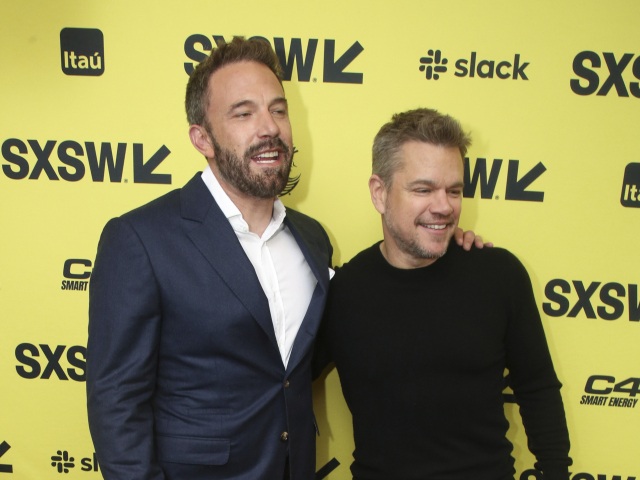 Ben Affleck (vľavo) a jeho kolega Matt Damon