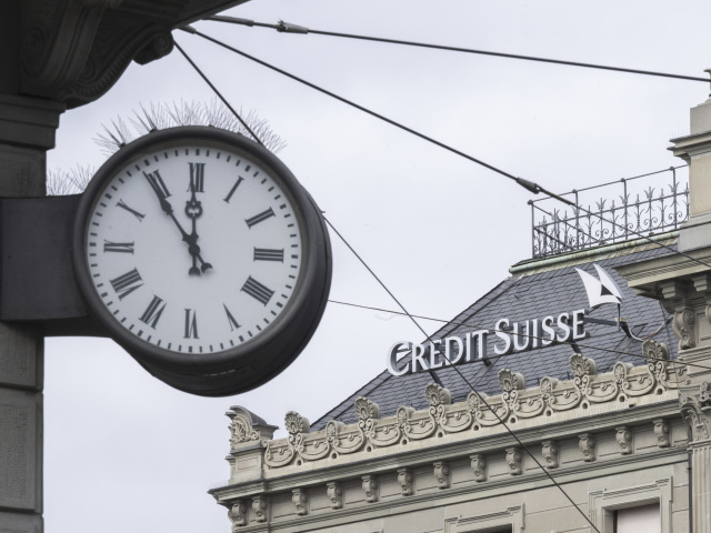 Credit Suisse, UBS