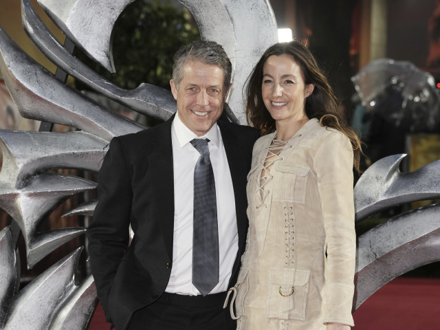 Hugh Grant a jeho partnerka Anna Eberstein