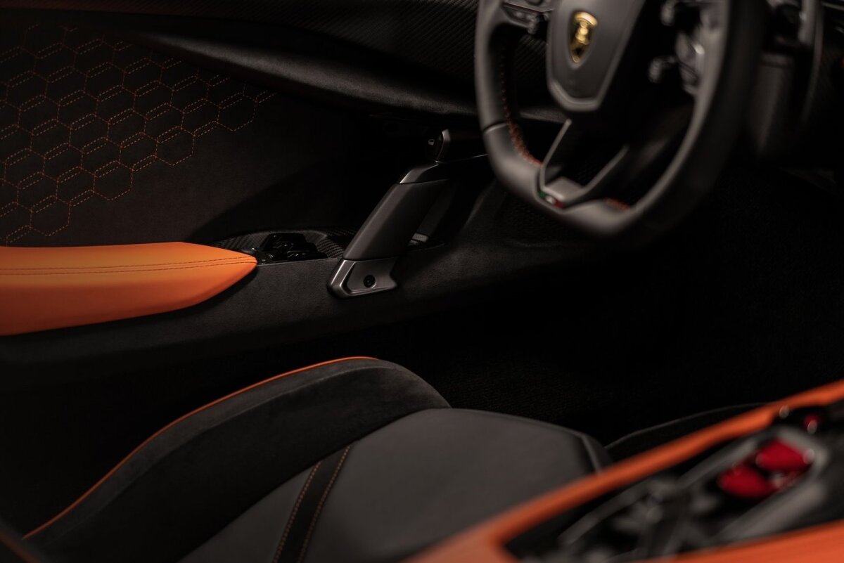 Lamborghini Revuelto - 2023