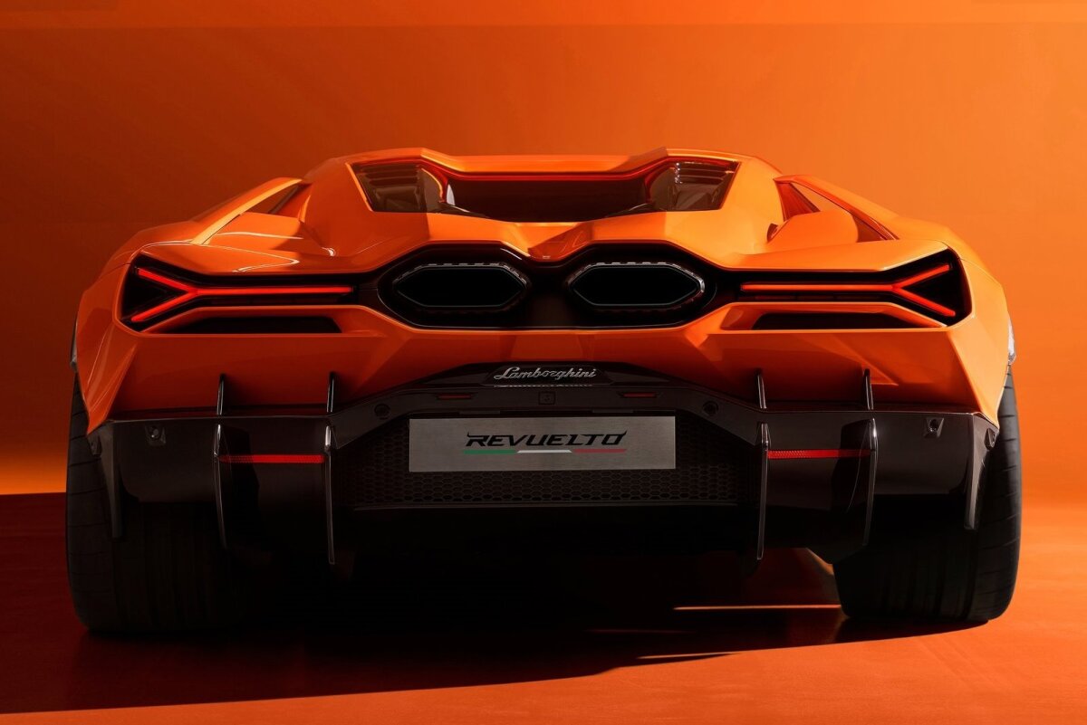 Lamborghini Revuelto - 2023