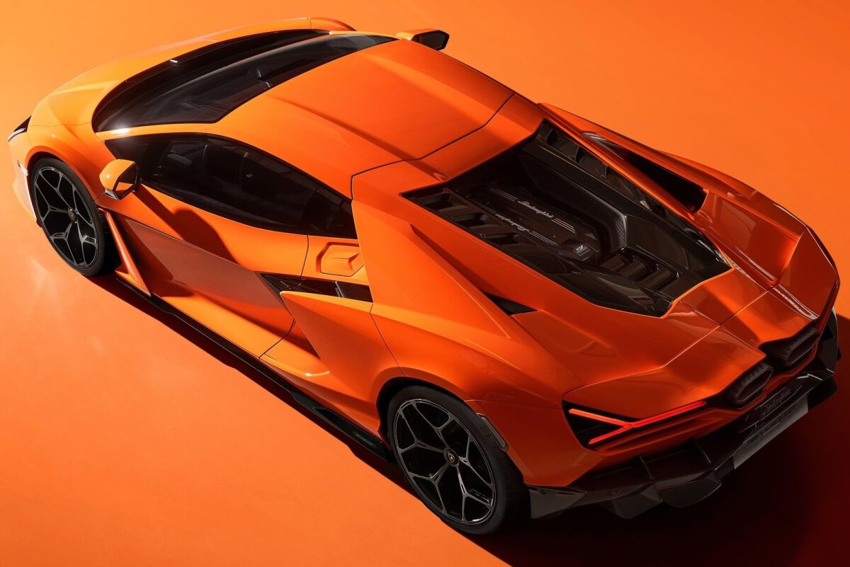 Lamborghini Revuelto - 2023