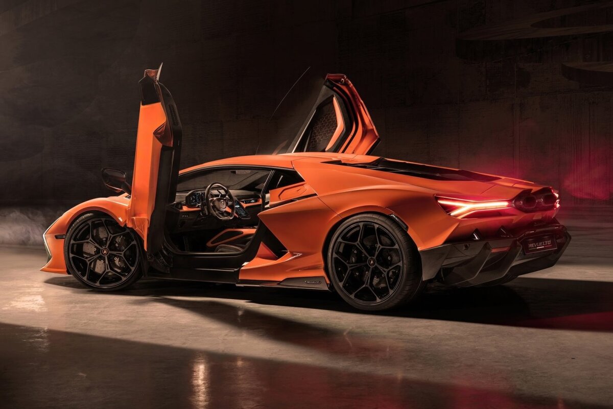 Lamborghini Revuelto - 2023