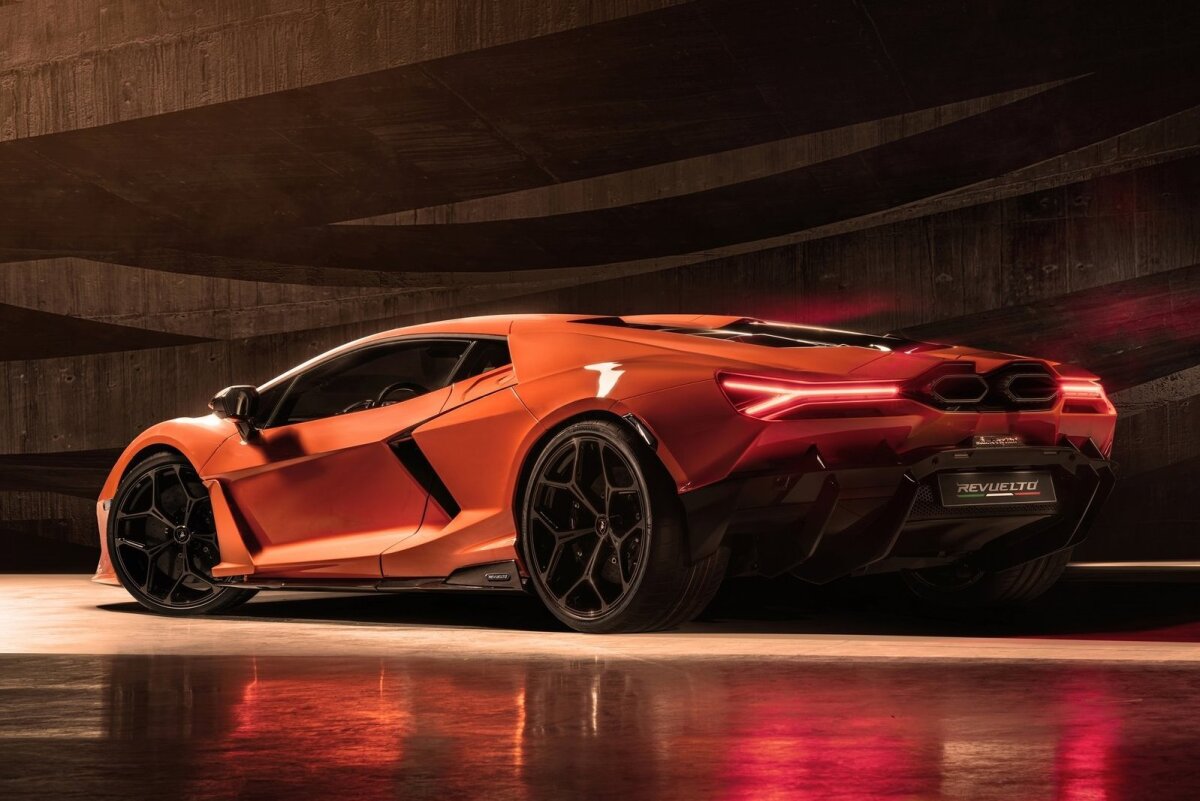 Lamborghini Revuelto - 2023