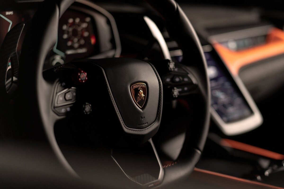 Lamborghini Revuelto - 2023