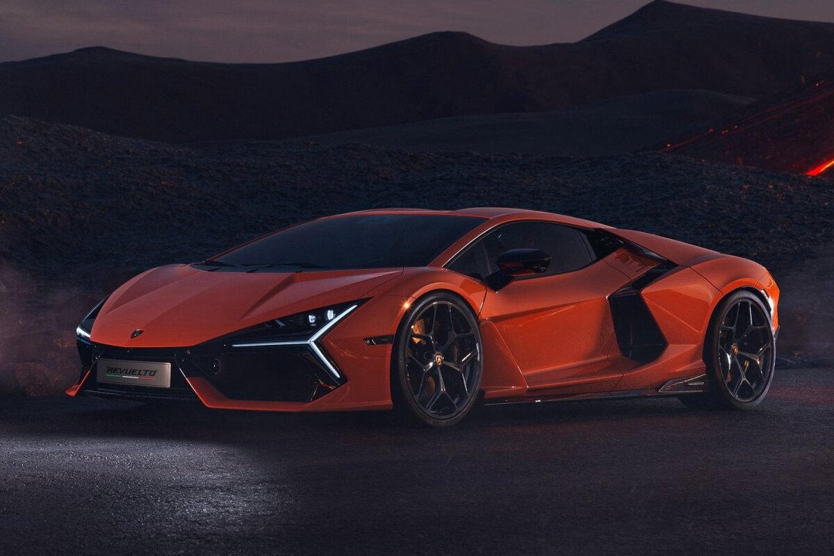 Lamborghini Revuelto - 2023