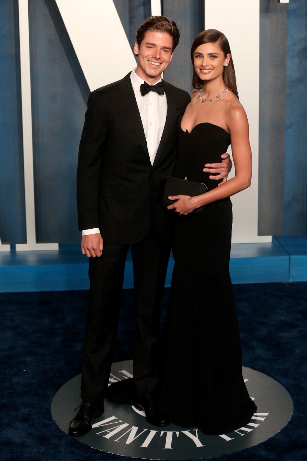 Taylor Hill a jej partner - snúbenec Daniel Fryer 