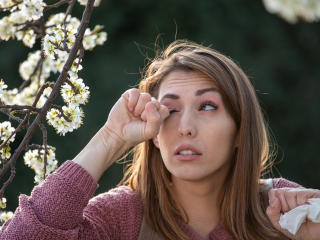 oči, jar, alergia, stromy, kvety, peľová alergia