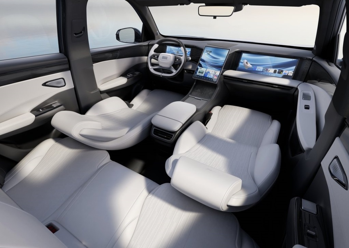 Geely Galaxy L7 15