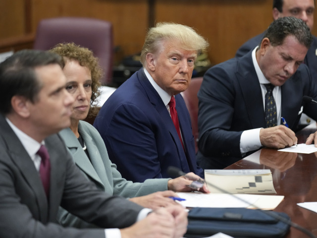 USA New York exprezident Trump súd