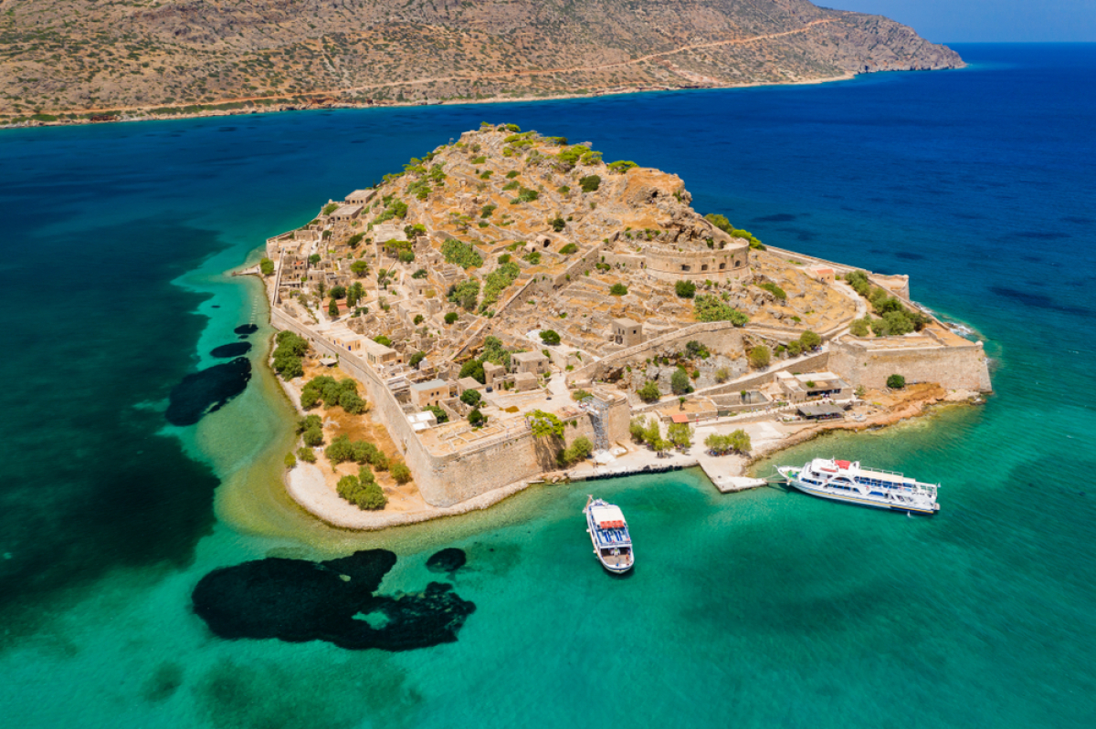 Grécko, Spinalonga, more, dovolenka, ostrov, pláž, lode, člny