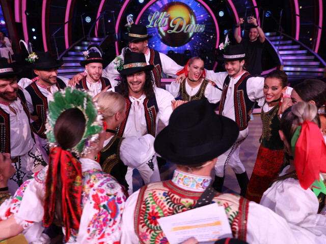 let´s dance, lets dance,