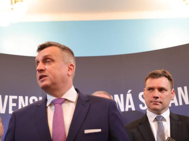 Tarabove odmeny za 450-tisíc eur vyvolali spor. SNS žiada peniaze späť, Kuffa chce vyvodiť zodpovednosť