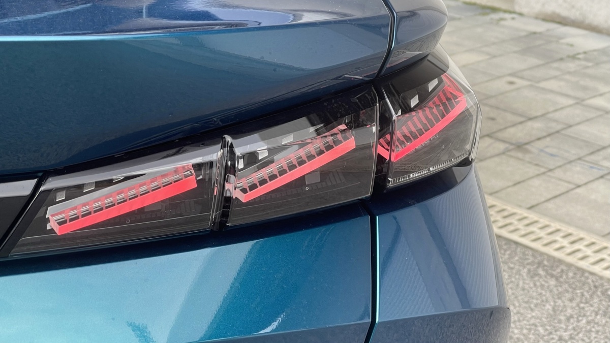 Peugeot 408 1.2 PureTech 130k EAT8 (2023)