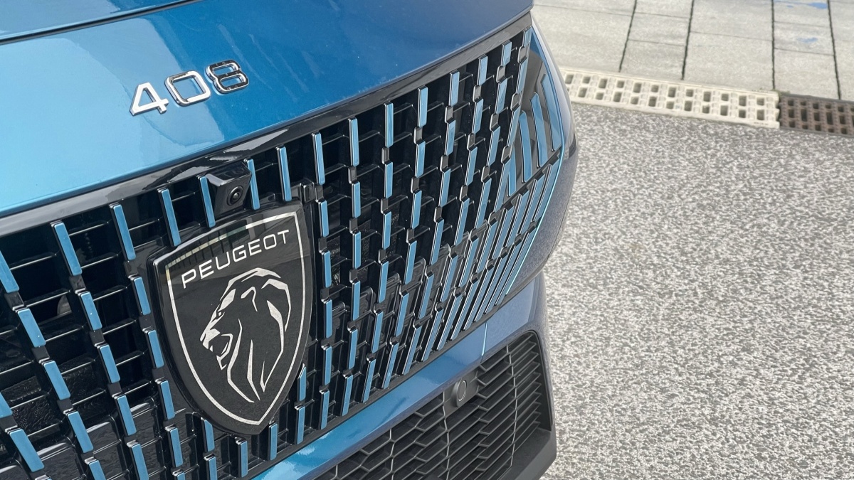 Peugeot 408 1.2 PureTech 130k EAT8 (2023)