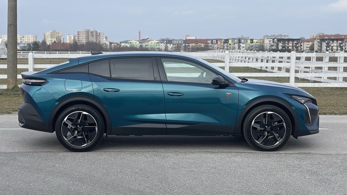 Peugeot 408 1.2 PureTech 130k EAT8 (2023)
