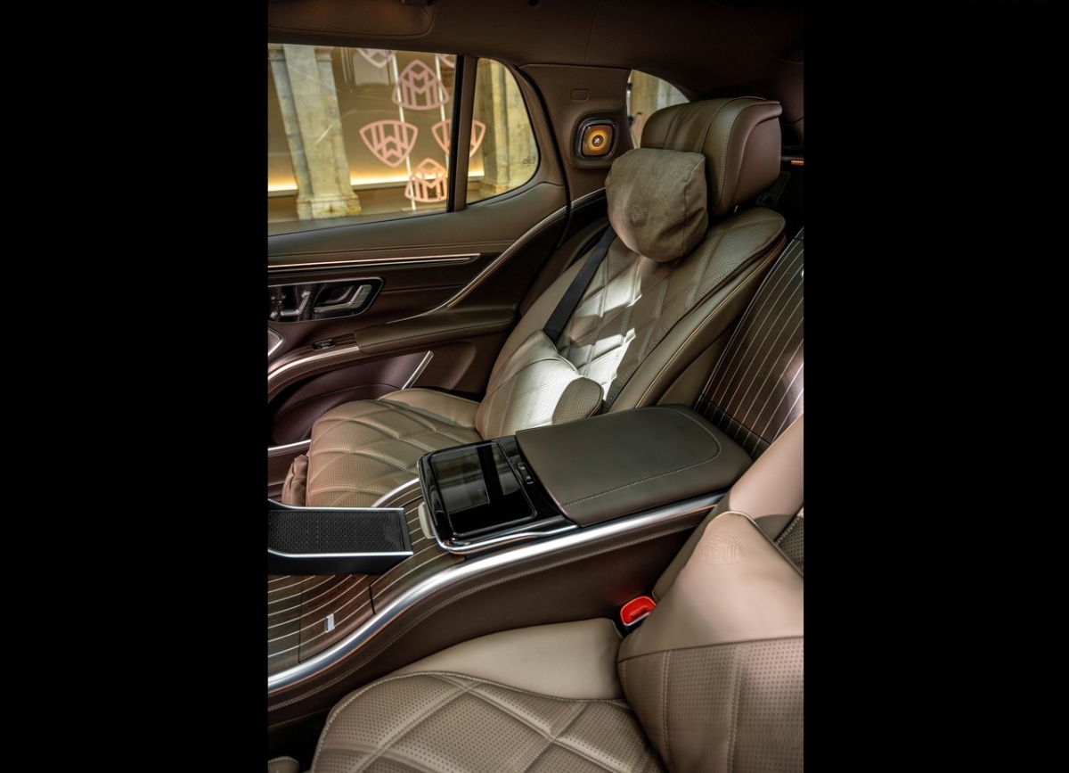 Mercedes-Maybach EQS SUV 13