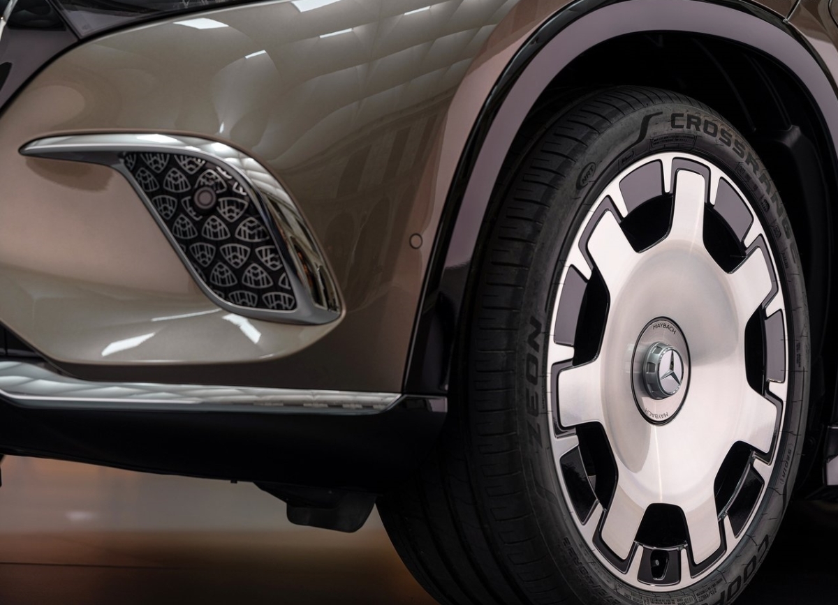 Mercedes-Maybach EQS SUV 7