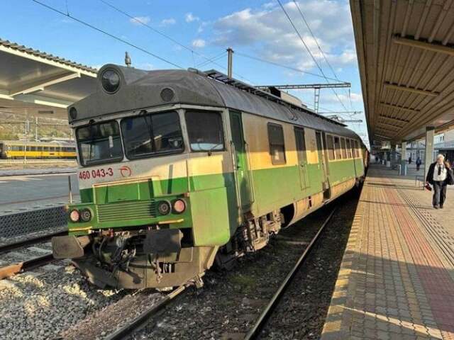 8449157 625x