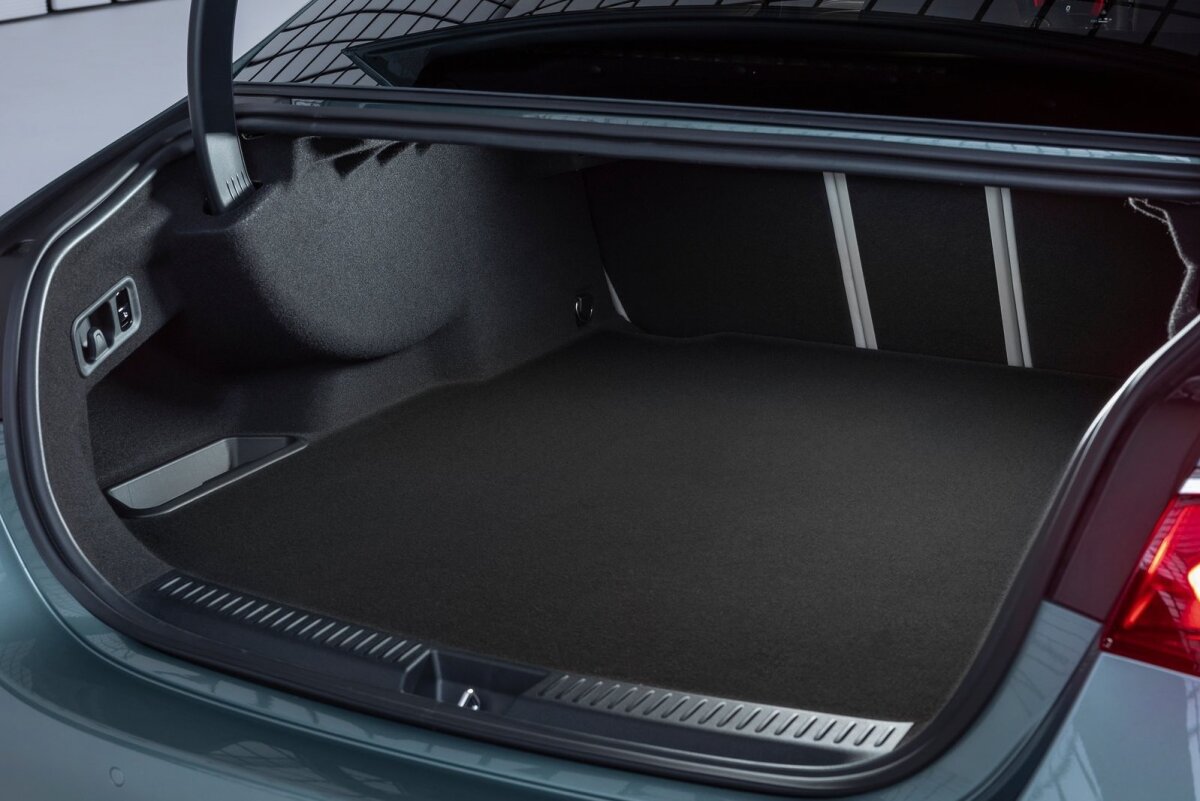 Mercedes-Benz E-Class - 2023