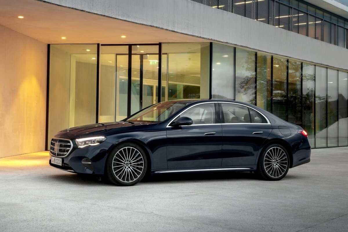 Mercedes-Benz E-Class - 2023