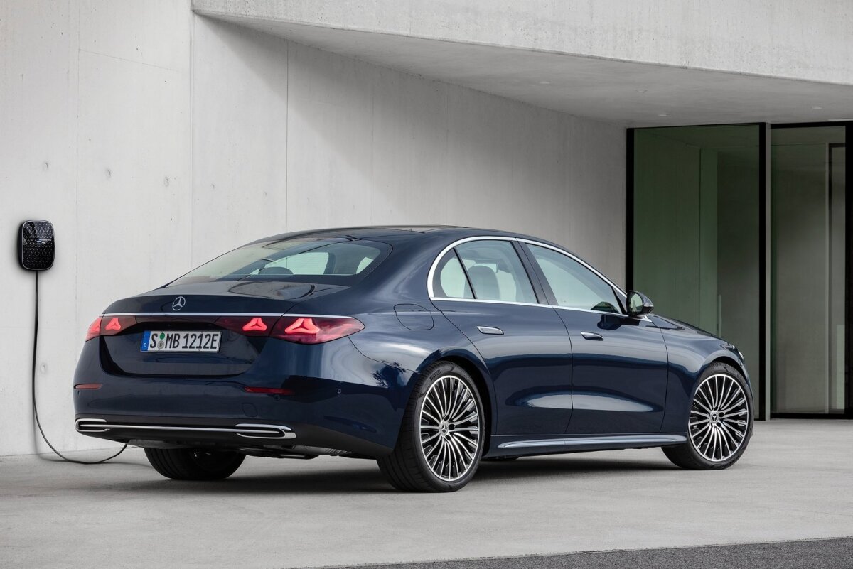 Mercedes-Benz E-Class - 2023