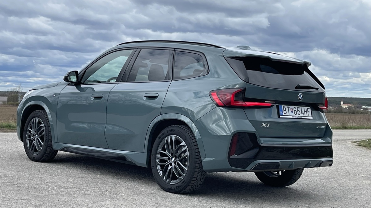 BMW X1 xDrive 23i  (2023)