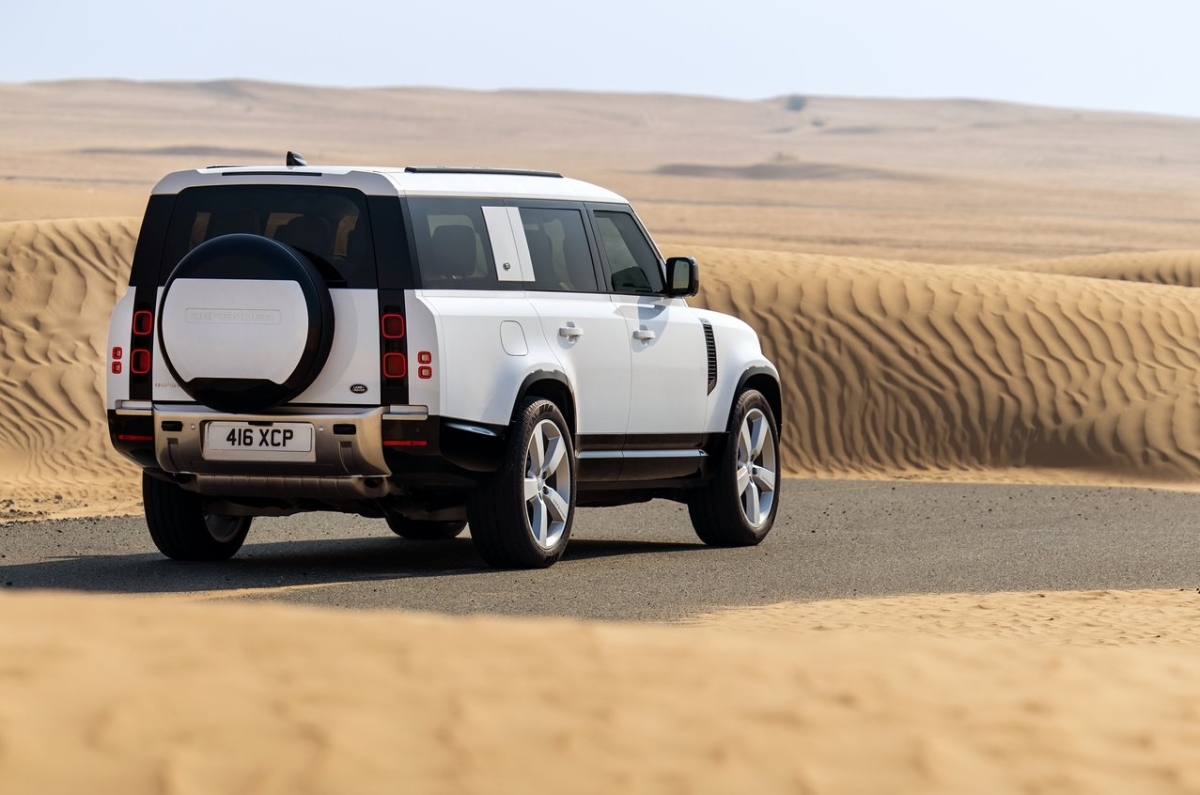 Land Rover Defender 130 1