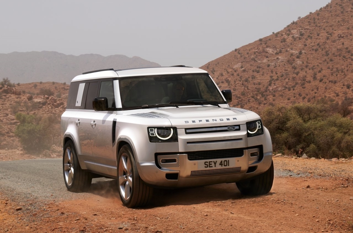 Land Rover Defender 130 2