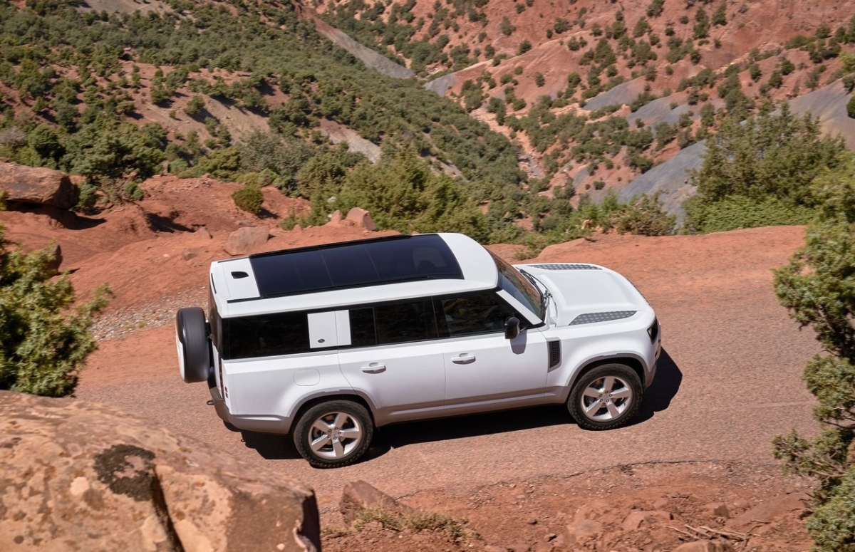 Land Rover Defender 130 3
