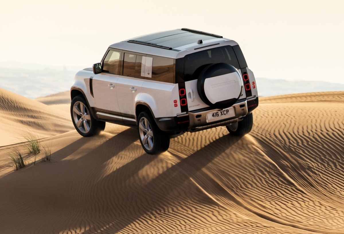 Land Rover Defender 130 5