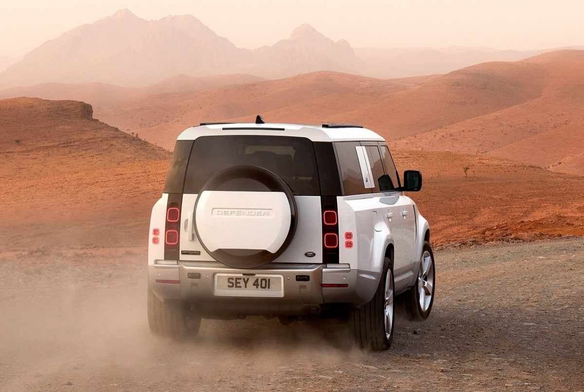 Land Rover Defender 130 6