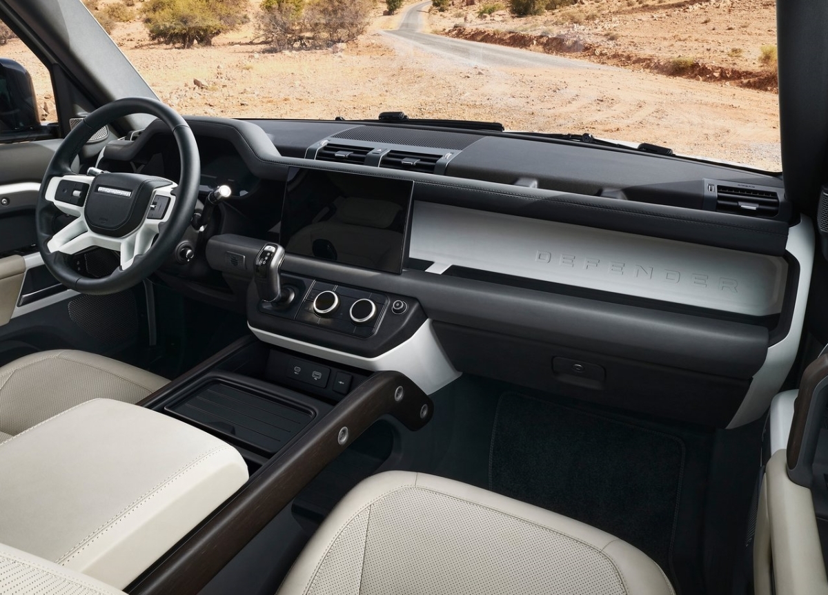 Land Rover Defender 130 9