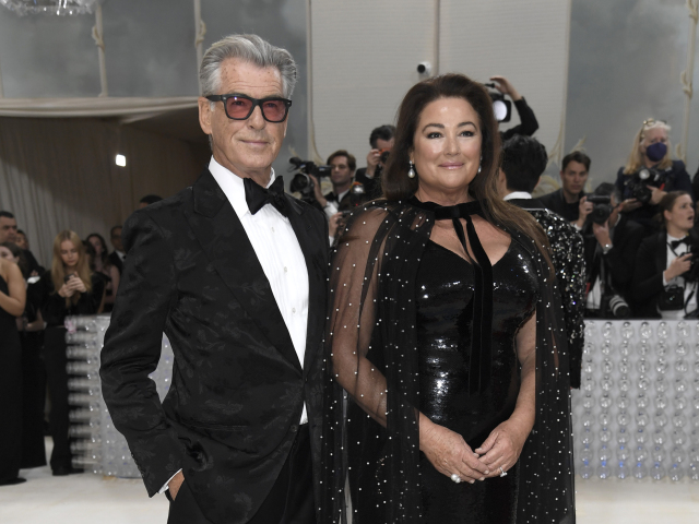 Herec Pierce Brosnan a jeho manželka Keely Shaye Smith.