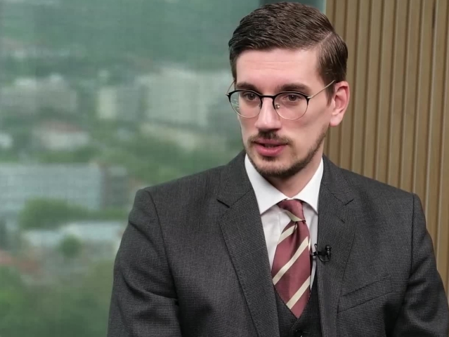 Martin Babocký, Ide o peniaze