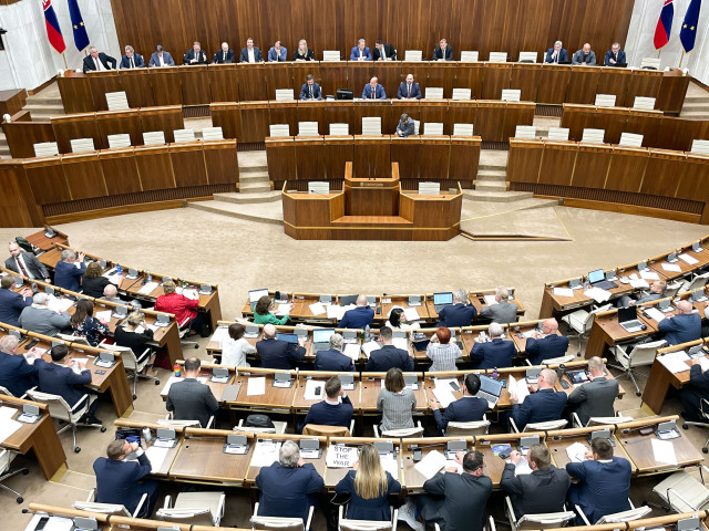 parlament, májová schôdza,