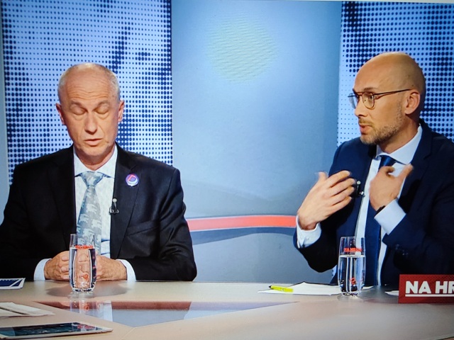 Minister hospodárstva Karel Hirman a poslanec Sasky Karol Galek.
