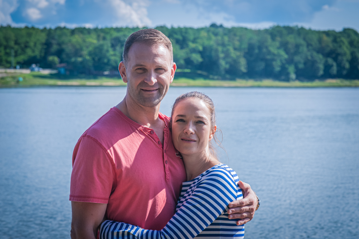 Nikdy nehovor nikdy, Tomáš Maštalír, Tereza Kostková