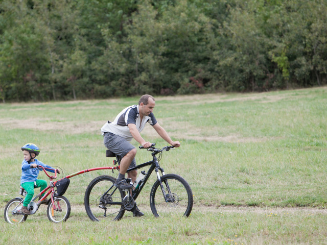 bicykel, bicyklovanie, cyklistika, les, turistika, koliba, dieťa, rodič,