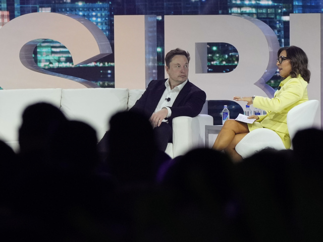 USA Twitter Musk Yaccarinová šéf nový