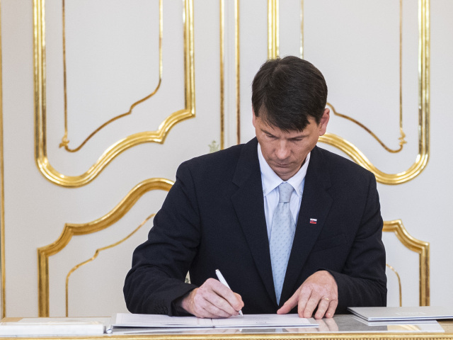 SR Prezidentka Vláda Úradnícka Vymenovanie BAX