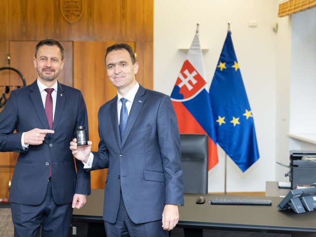 úrad vlády výmena premiéra Eduard Heger , Ľudovít Ódor