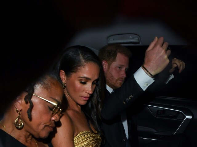Princ Harry, jeho manželka Meghan Markle a jej matka Doria Ragland