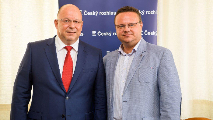Generálni riaditelia RTVS Jaroslav Rezník a ČRo René Zavoral pri podpisovaní partnerstva medzi Slovenským rozhlasom a Českým rozhlasom (ČRo) v roku 2019.