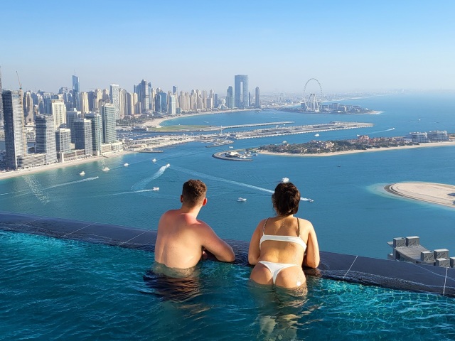 recepcia, Aura, Dubaj, bazén, skypool