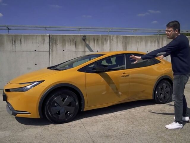 Toyota Prius - Motoring
