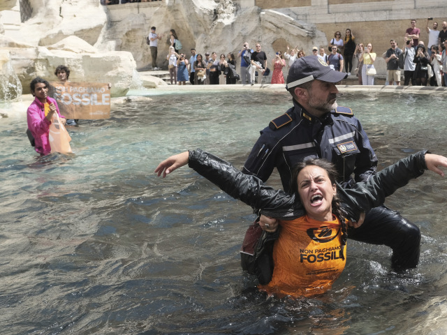 Taliansko, fontána di Trevi,
