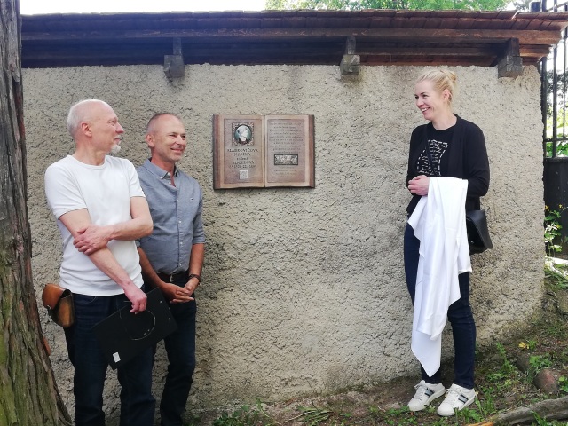 Marína, reliéf, Banská Štiavnica, hrob