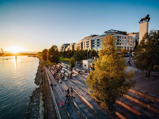 NEPOUZ, Eurovea, Bratislava, promenáda schody