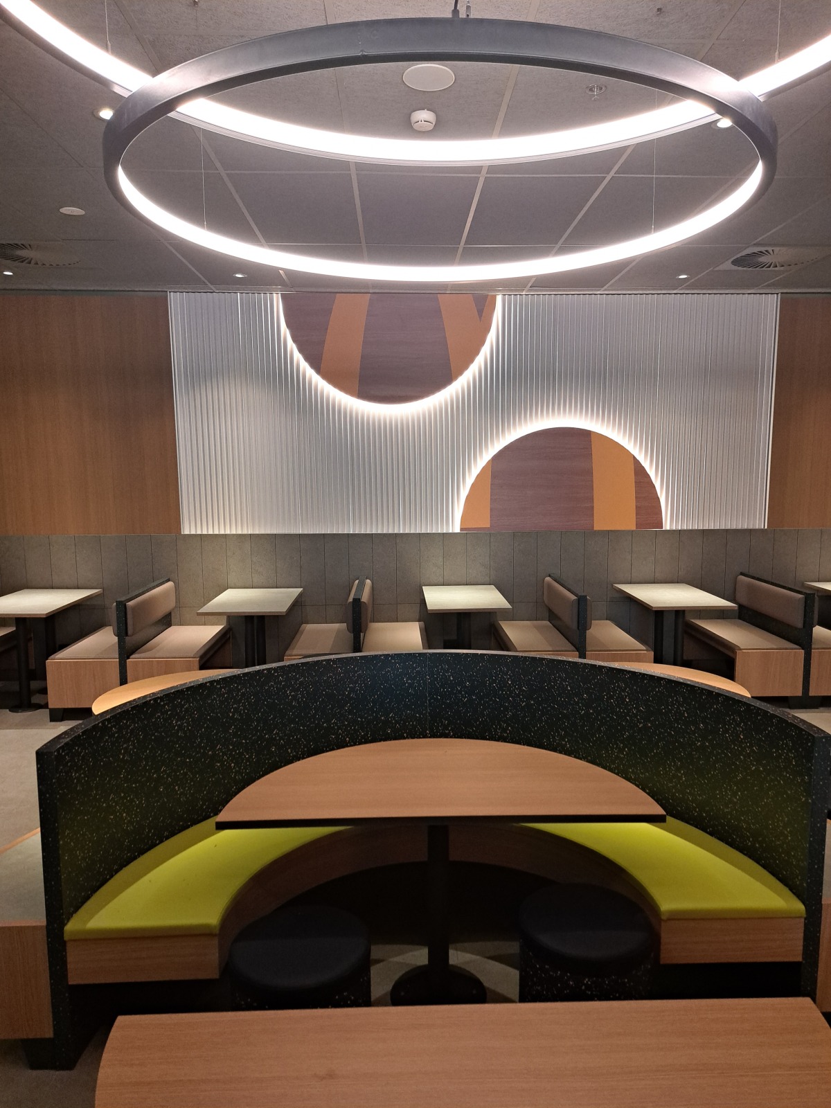 Eurovea 2, McDonald’s